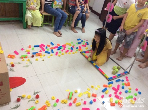 Trò chơi Siêu nhân diệt yêu quái. Đòi hỏi sự tập trung và chính xác cao