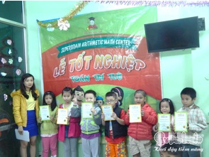 TRAO GIẤY CHỨNG NHẬN QUA KHÓA_SUPERBRAIN QUẬN 2 - SUPERBRAIN ĐÀ NẴNG