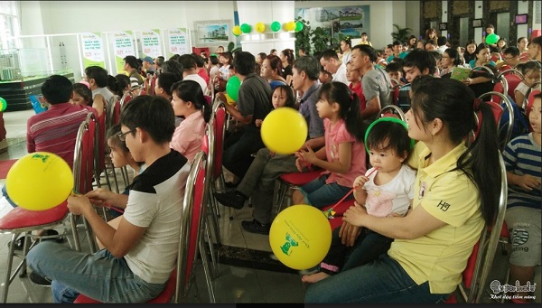 Phụ huynh và học viên hào hứng tham gia chương trình