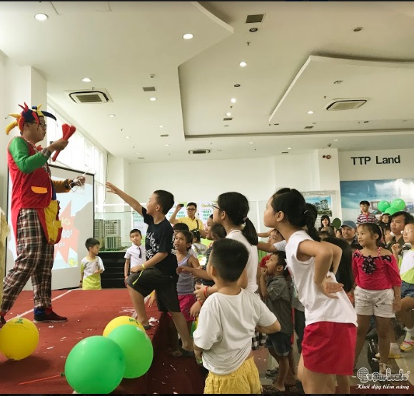 Giao lưu với chú hề