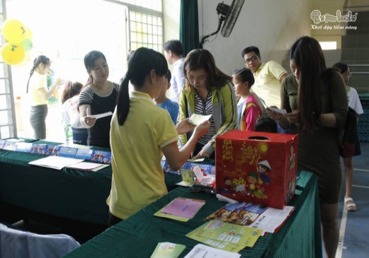 Không khí rộn ràng của ngày hội