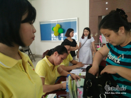 (Phụ huynh tìm hiểu về phương pháp Superbrain)