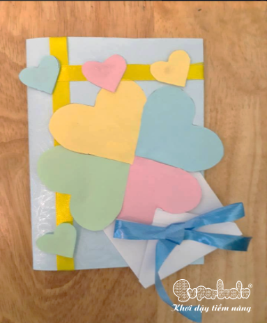 (Tấm thiệp chứa đựng ngàn lời yêu thương)