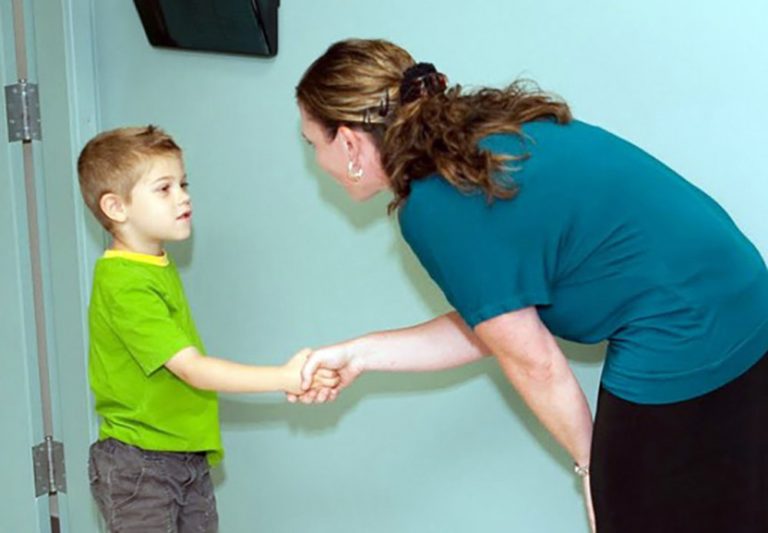 TẠI SAO CON PHẢI CHÀO HỎI Ạ?