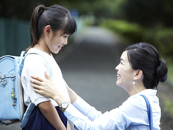 TẠI SAO CON PHẢI CHÀO HỎI Ạ?