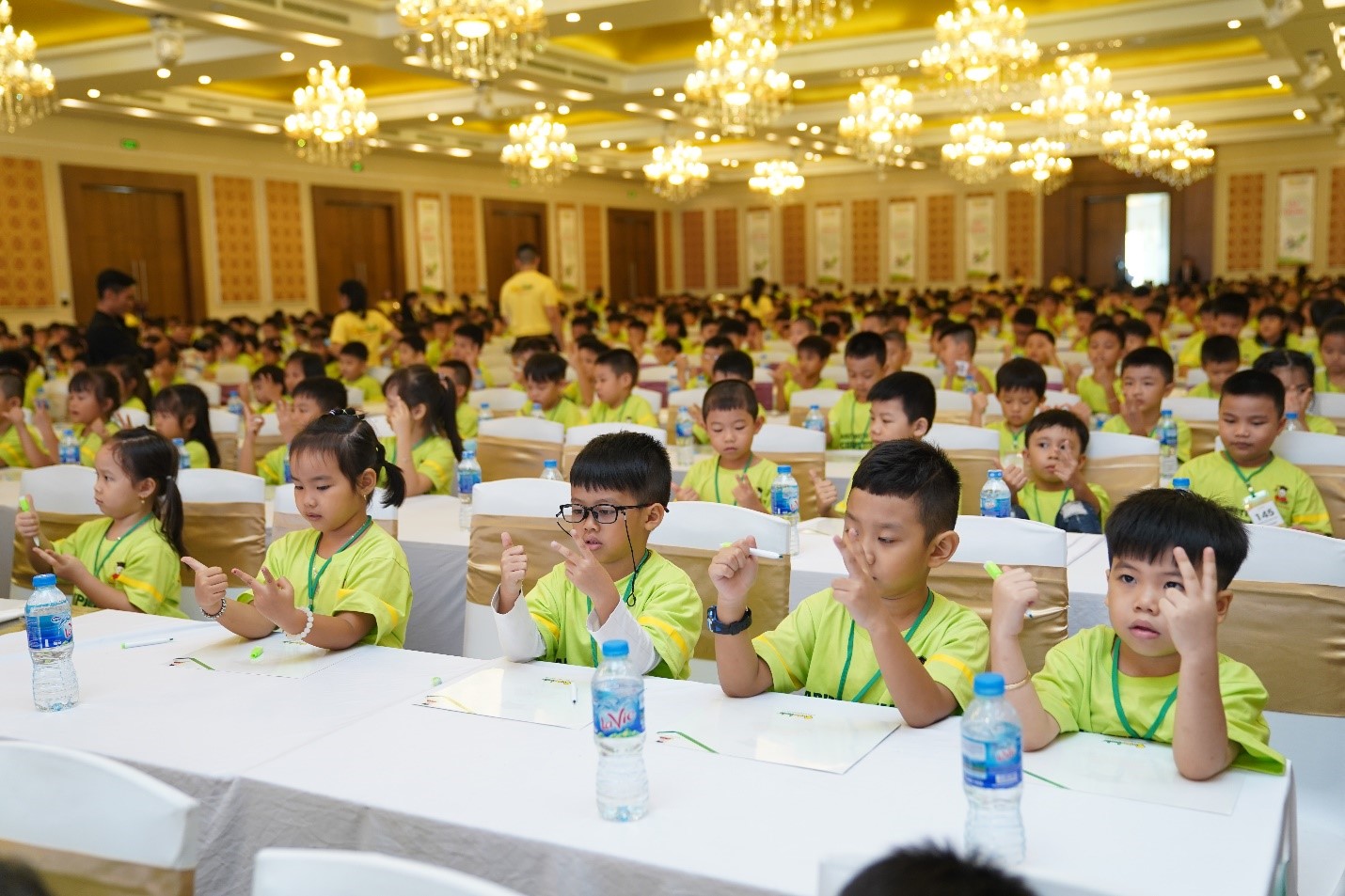 MỪNG SINH NHẬT VÀNG – 15 NGÀN HỘP KẸO TRAO TẶNG TẬN TAY HỌC VIÊN SUPERBRAIN XUYÊN VIỆT