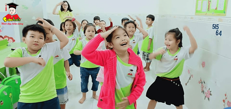 Hè là để trưởng thành giúp trẻ phát triển trí não và thể chất