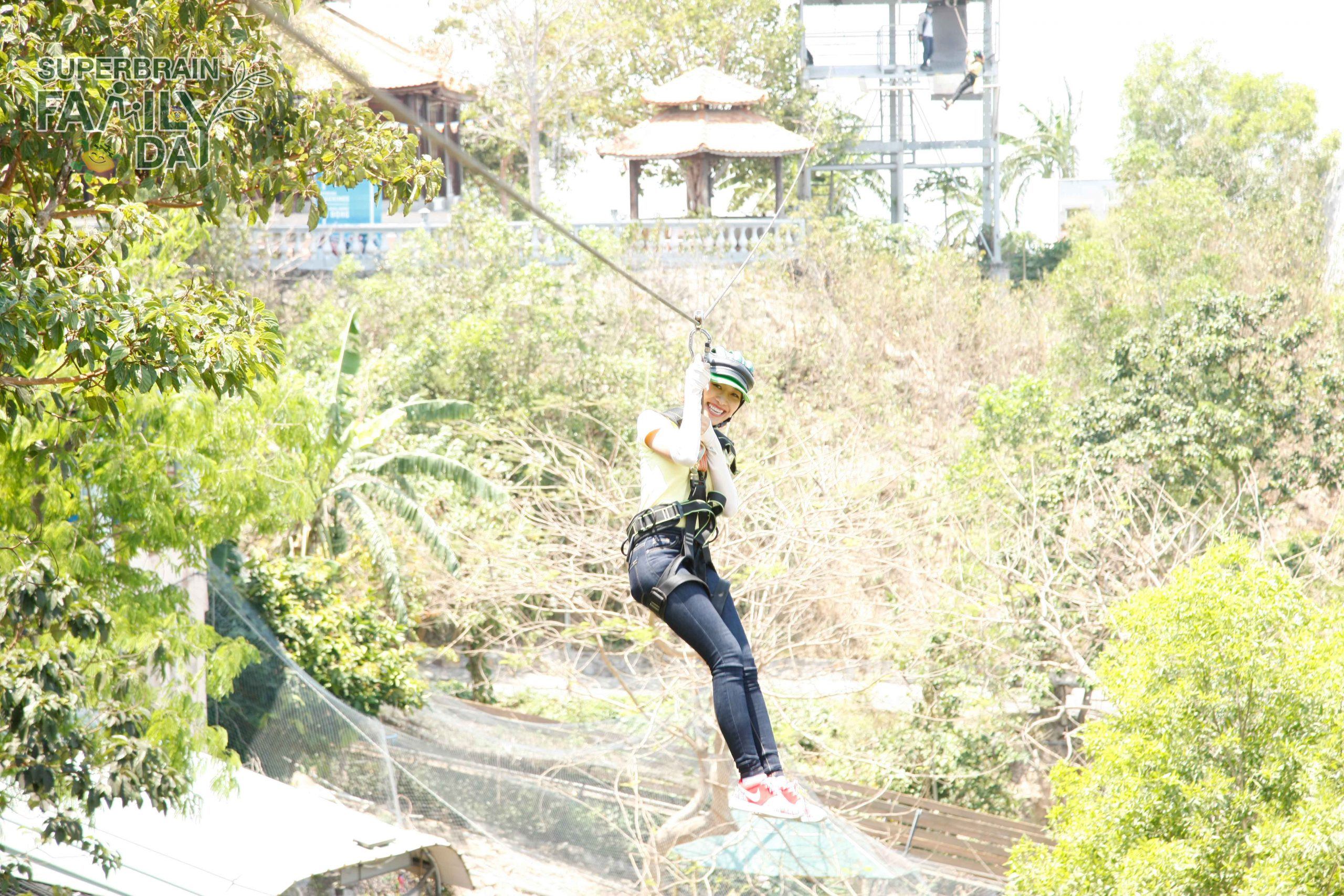 Vượt qua giới hạn bản thân cùng trò Zipline.