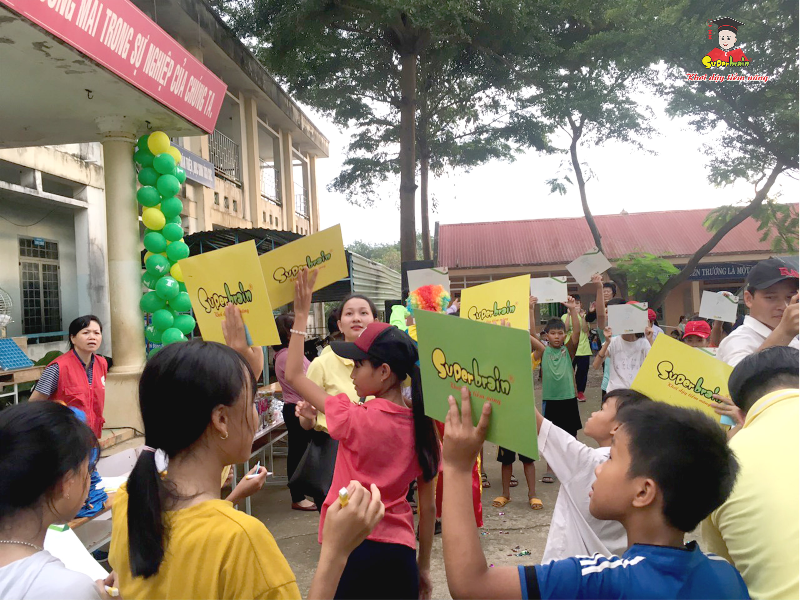“SUPERBRAIN VÌ CỘNG ĐỒNG” – THĂM VÀ TRAO QUÀ CHO TRẺ EM BÌNH PHƯỚC