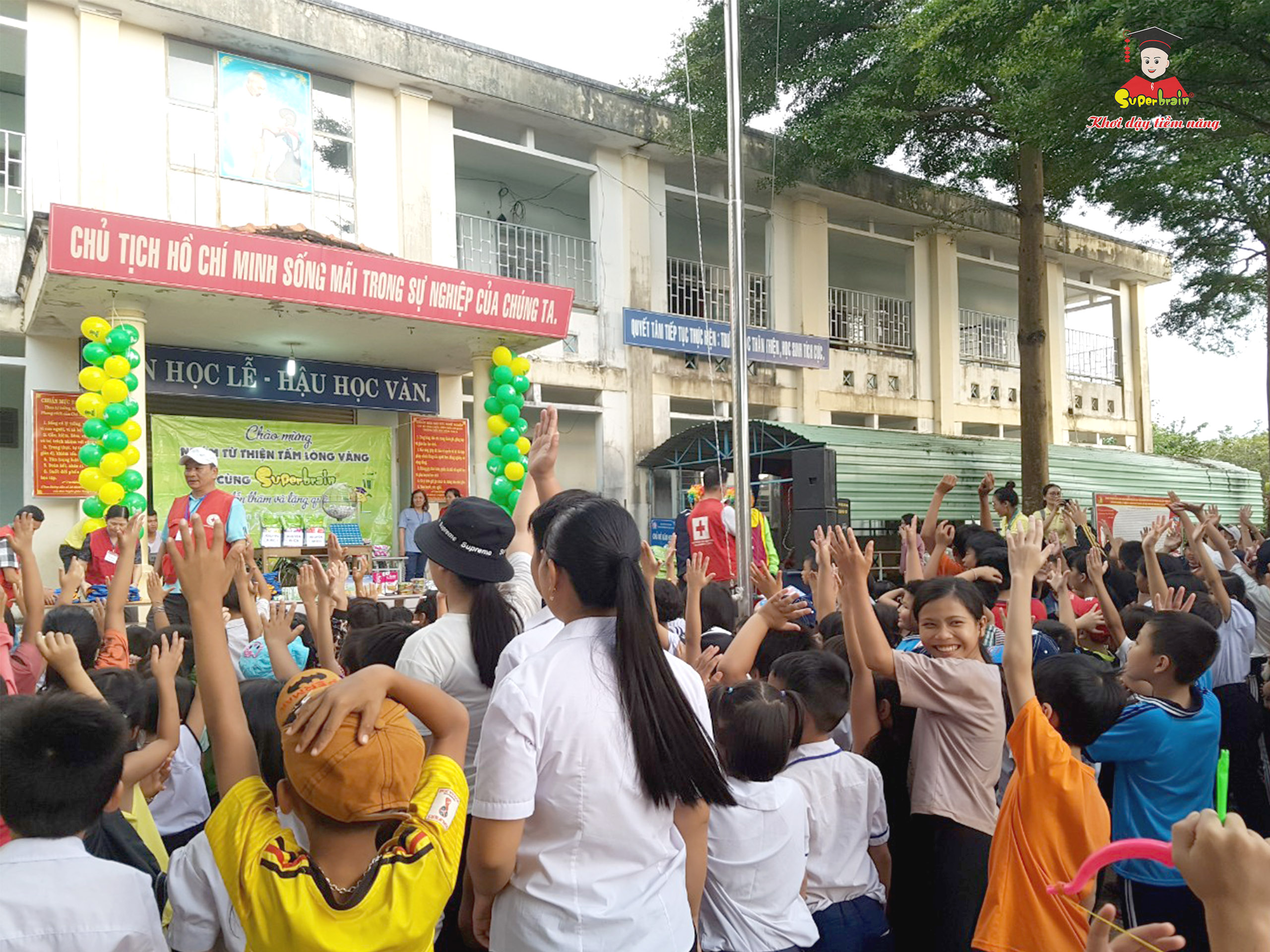 “SUPERBRAIN VÌ CỘNG ĐỒNG” – THĂM VÀ TRAO QUÀ CHO TRẺ EM BÌNH PHƯỚC