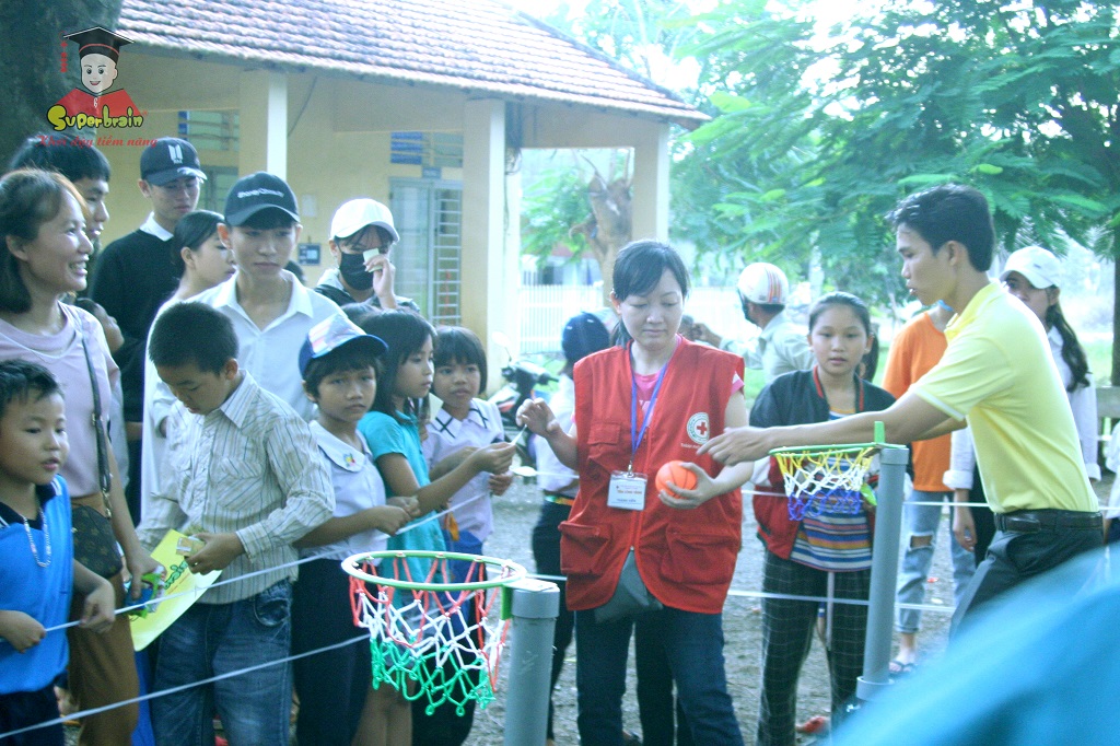 “SUPERBRAIN VÌ CỘNG ĐỒNG” – THĂM VÀ TRAO QUÀ CHO TRẺ EM BÌNH PHƯỚC
