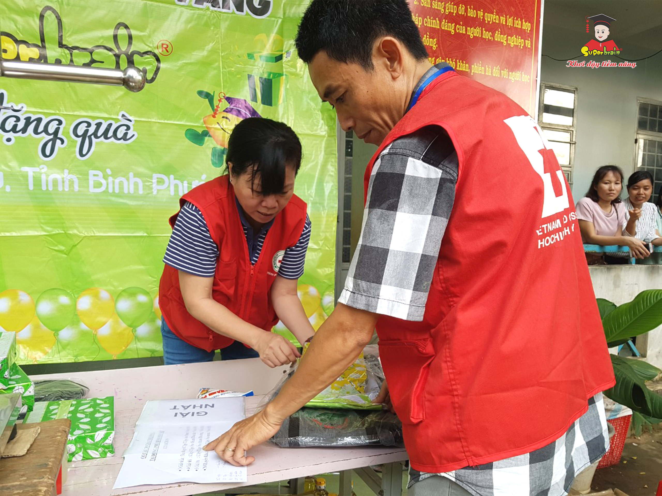 “SUPERBRAIN VÌ CỘNG ĐỒNG” – THĂM VÀ TRAO QUÀ CHO TRẺ EM BÌNH PHƯỚC