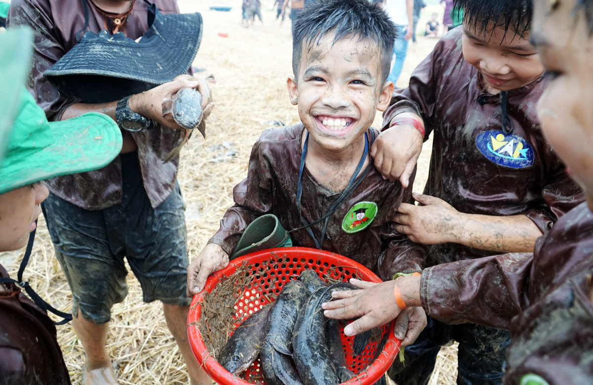 HỌC VIÊN SUPERBRAIN THAM GIA LỄ HỘI NGÀY MÙA Ở QUẢNG NGÃI