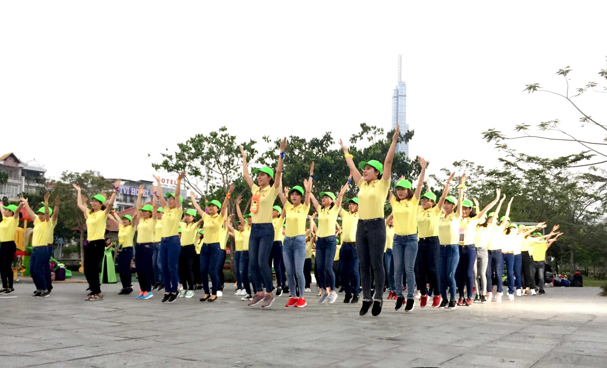 Thầy cô nhảy Flashmob nhân Superbrain Family Day 2019