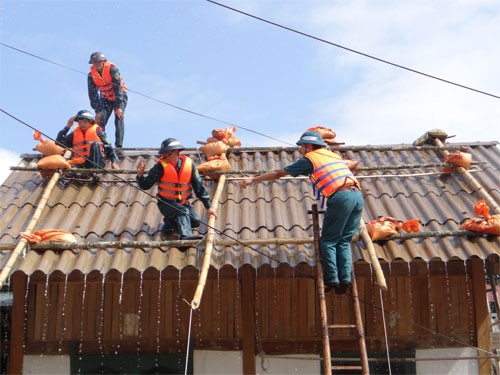 Chủ động chằng chống nhà cửa trước bão