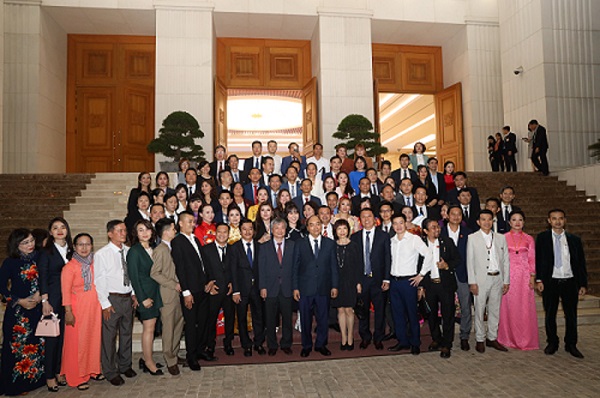 Thủ tướng Nguyễn Xuân Phúc với các đại biểu Hội Phát triển hợp tác kinh tế Việt Nam - ASEAN (VASEAN)