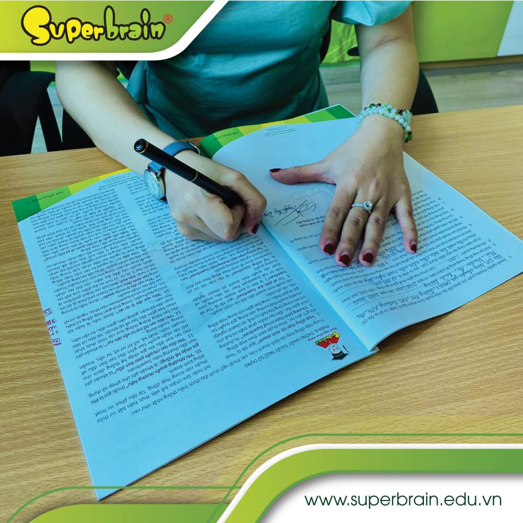 Kí kết hợp đồng