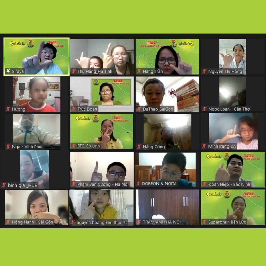 Trao đi yêu thương dành cho các trẻ là con của y bác sĩ tuyến đầu chống dịch