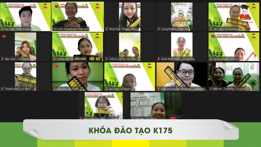 Hoạt động thực hành trong khóa đào tạo giáo viên Superbrain K175
