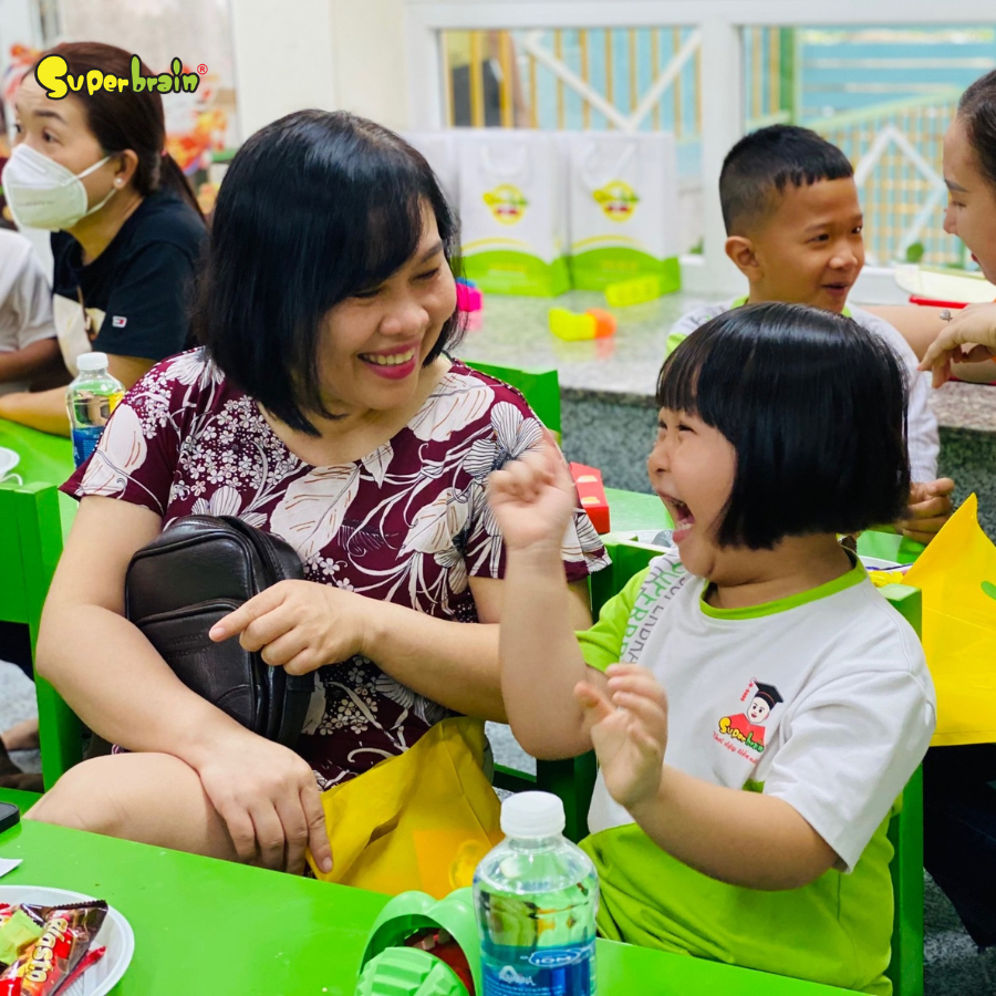 Xóa tan khoảng cách giữa các thế hệ tuổi tác để đồng hành cùng con