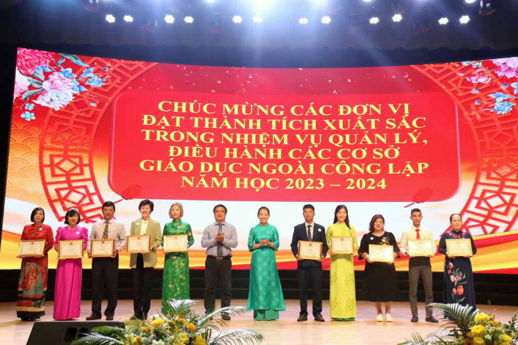 Những đơn vị đạt thành tích xuất sắc trong nhiệm vụ quản lý, điều hành các Cơ sở giáo dục ngoài công lập