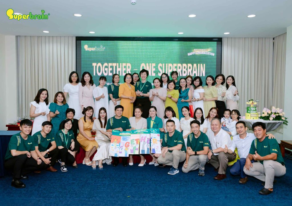 Các lãnh đạo Superbrain chia sẻ tại sự kiện Happy Organization về doanh nghiệp hạnh phúc