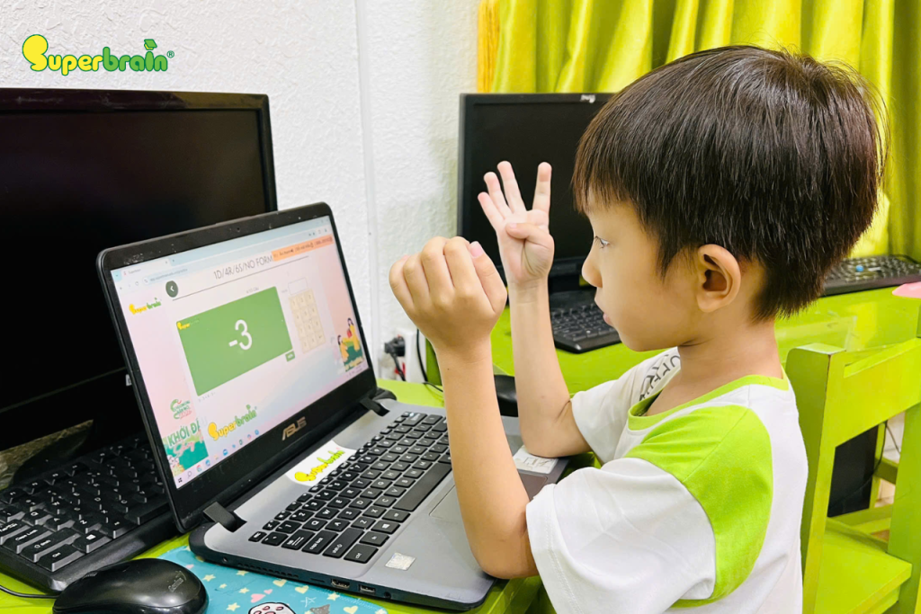 Trẻ tự tin tính toán và phản xạ tư duy linh hoạt với cấp độ Bingo của Superbrain