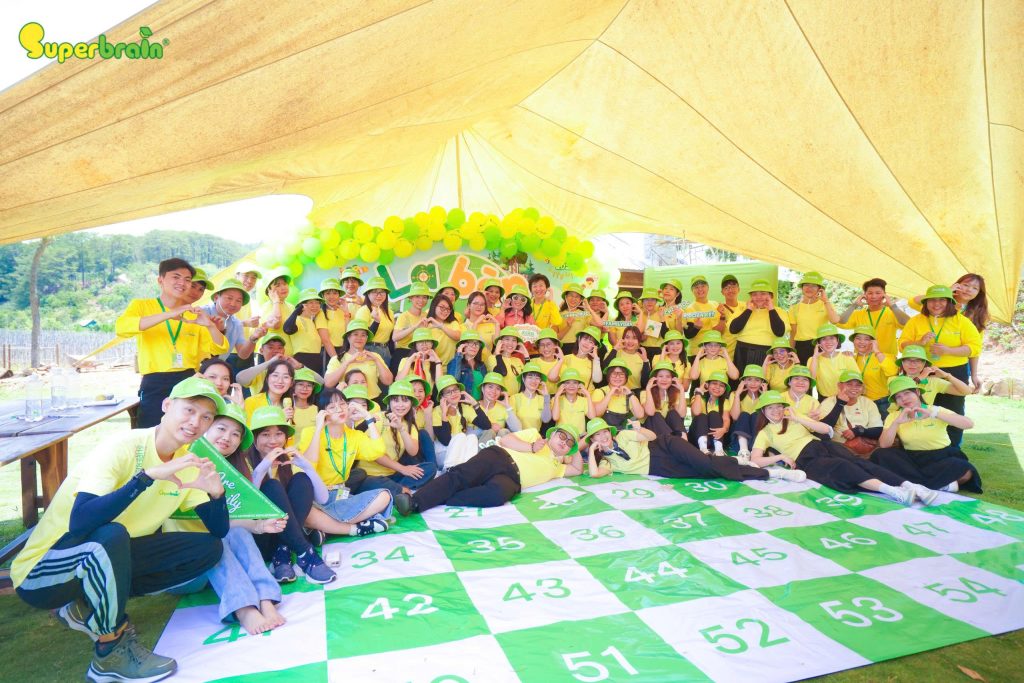 Đội ngũ Thầy Cô Superbrain cùng nhau trải nghiệm hoạt động kết nối và lan tỏa trong chương trình Family Day 2025 tại Đà Lạt